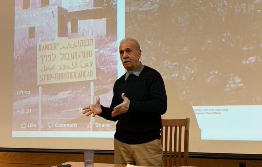 Reuven Abergel speaking to an audience